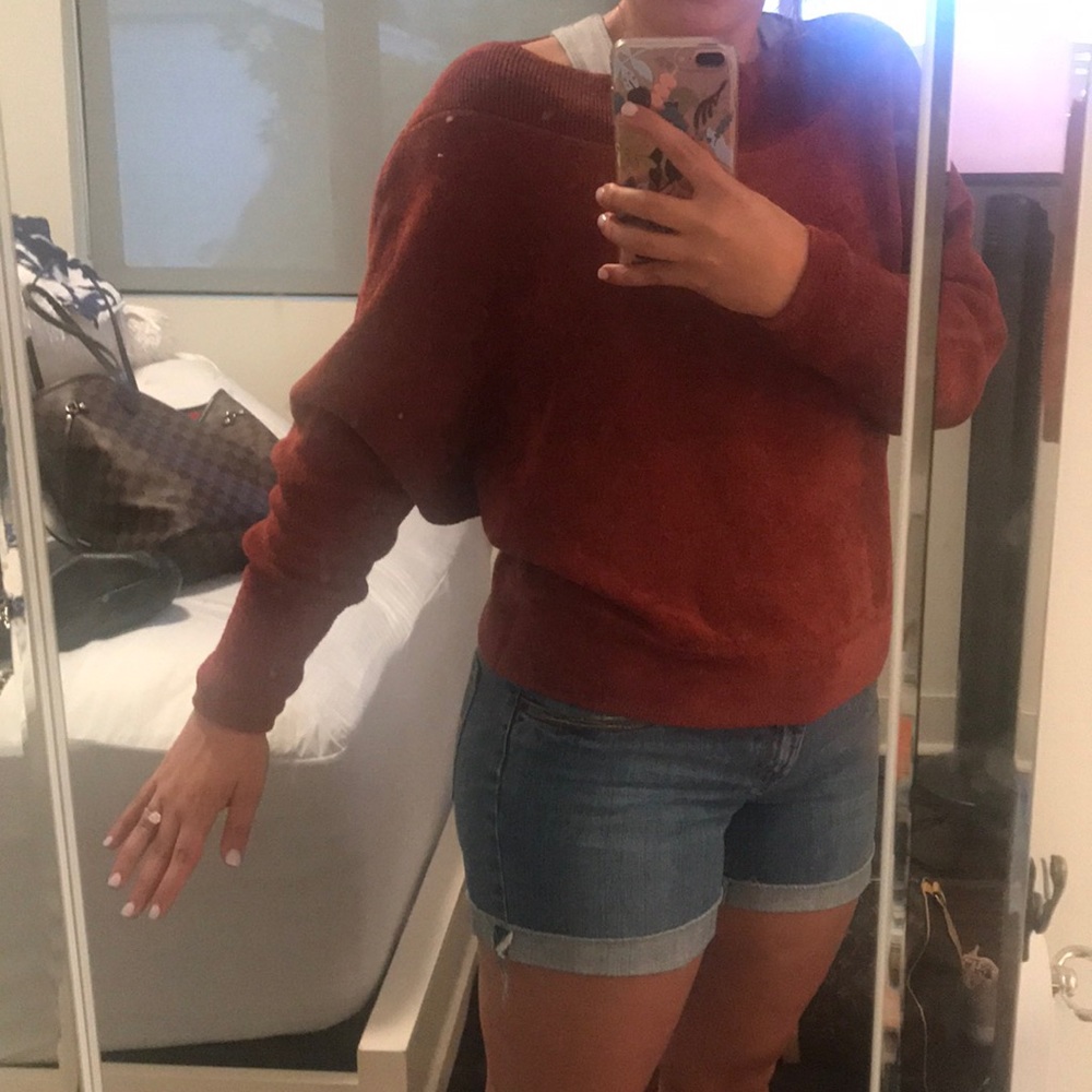 sweater - Picture 4 of 4